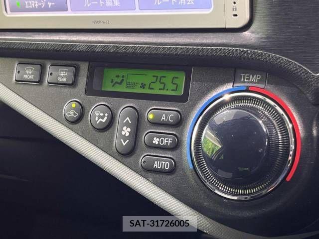 Toyota AQUA 2013-07 382949-6