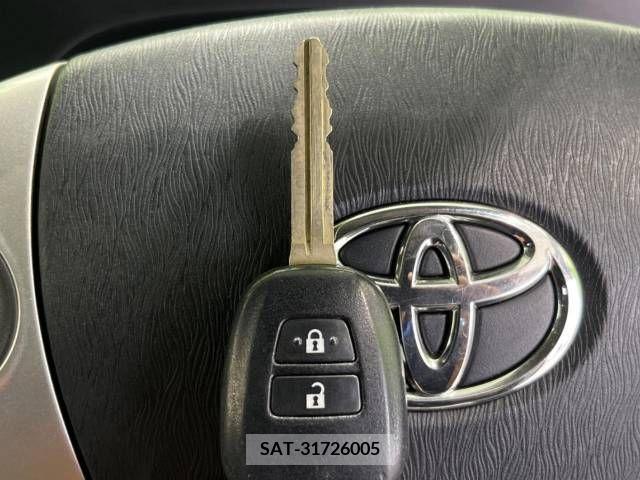 Toyota AQUA 2013-07 382949-5