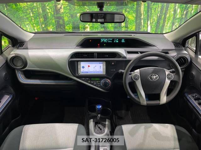Toyota AQUA 2013-07 382949-1