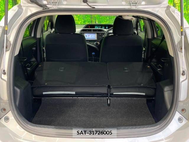 Toyota AQUA 2013-07 382949-11