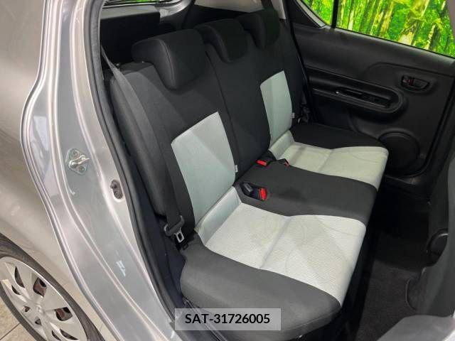 Toyota AQUA 2013-07 382949-10
