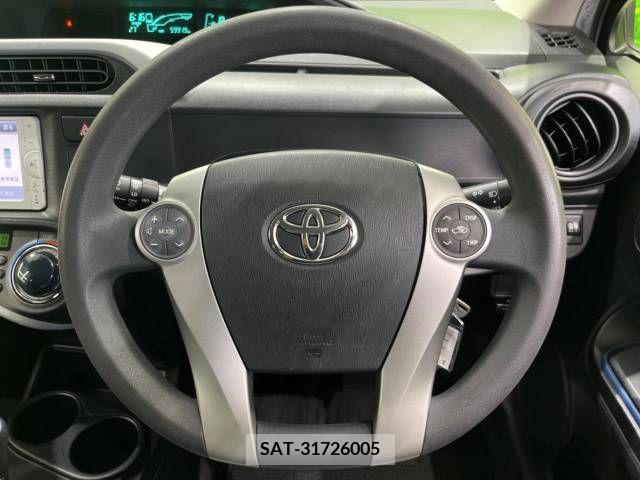 Toyota AQUA 2013-07 382949-8