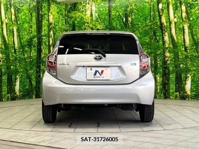 Toyota AQUA 2013-07 382949-17