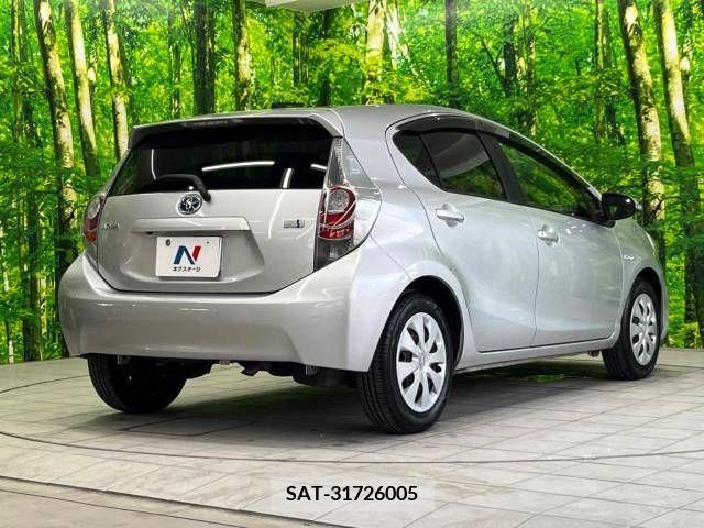 Toyota AQUA 2013-07 382949-15