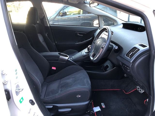 Toyota PRIUS 2013-07 180646-9