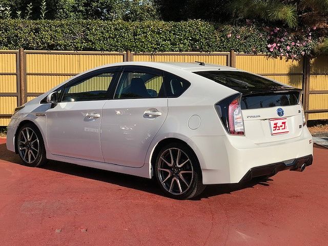 Toyota PRIUS 2013-07 180646-8