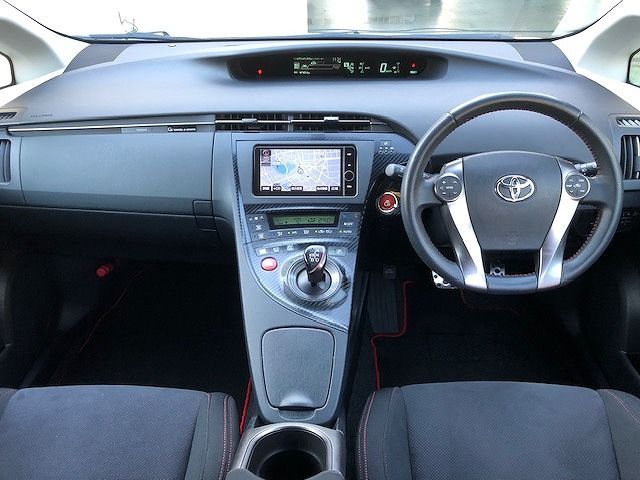 Toyota PRIUS 2013-07 180646-1
