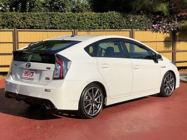 Toyota PRIUS 2013-07 180646-2
