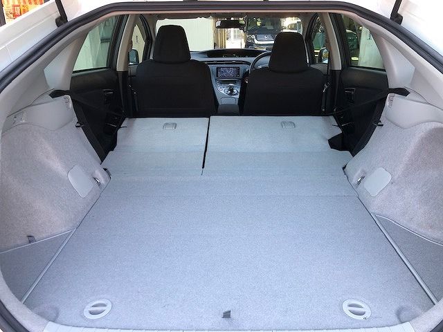 Toyota PRIUS 2013-07 180646-24