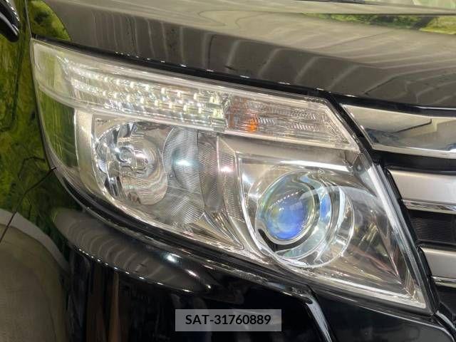 Toyota NOAH 2015-11 279518-13