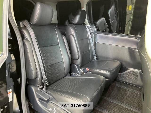 Toyota NOAH 2015-11 279518-9