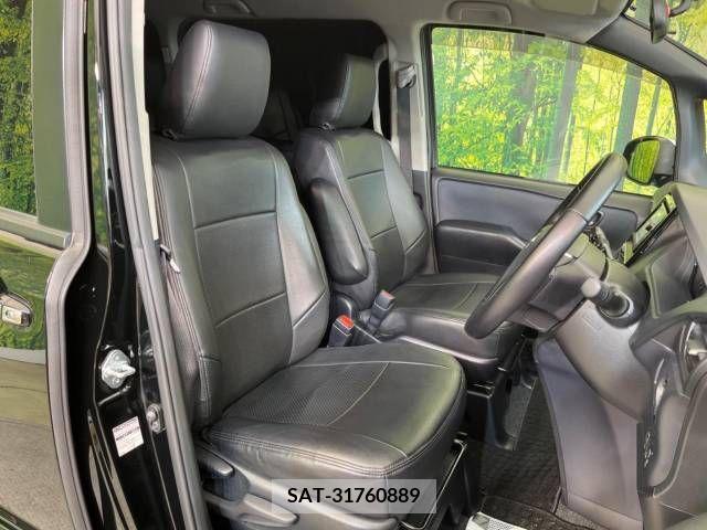 Toyota NOAH 2015-11 279518-8