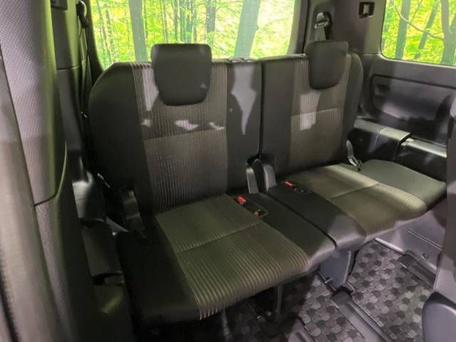 Toyota VOXY 2019-12 14827-10