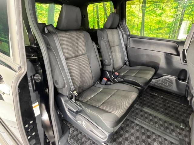 Toyota VOXY 2019-12 14827-9
