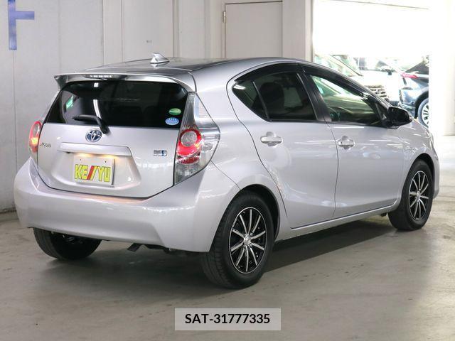 Toyota AQUA 2013-05 328312-1