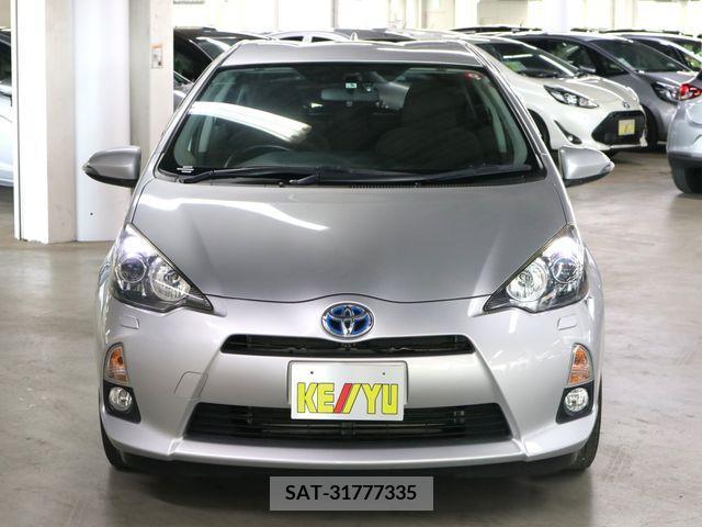 Toyota AQUA 2013-05 328312-4