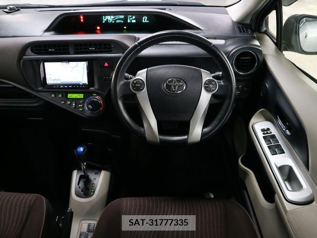 Toyota AQUA 2013-05 328312-9