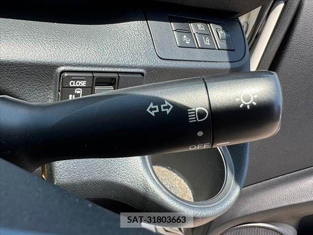 Toyota SIENTA 2016-03 325968-21