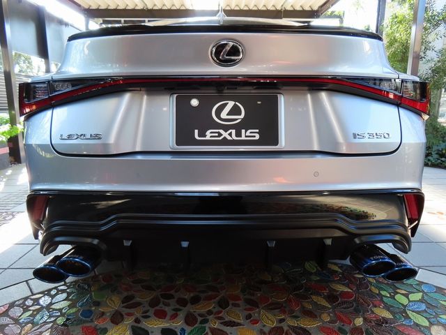 Lexus IS 2022-06 22984-5