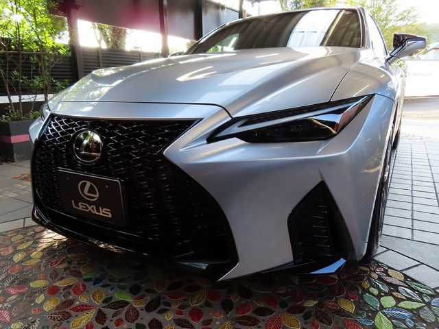 Lexus IS 2022-06 22984-7
