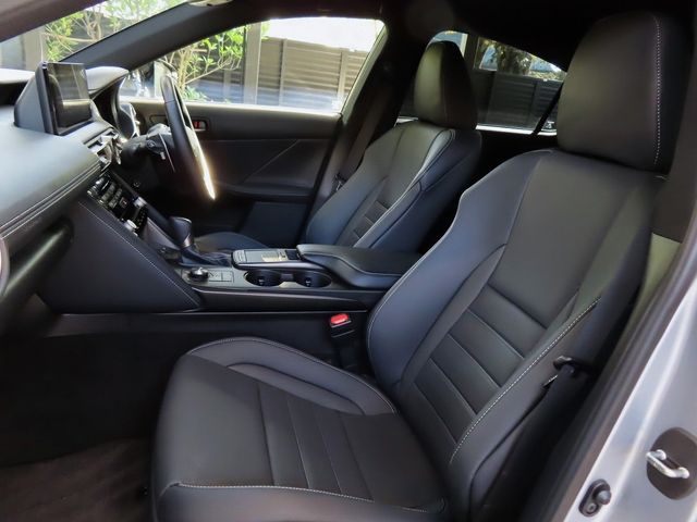 Lexus IS 2022-06 22984-24