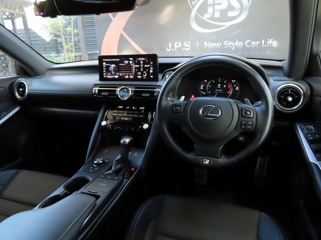 Lexus IS 2022-06 22984-15