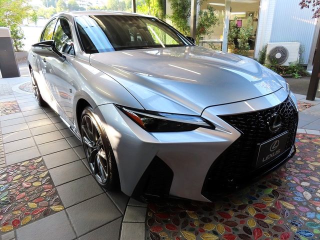 Lexus IS 2022-06 22984-9