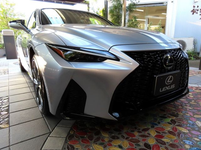 Lexus IS 2022-06 22984-0