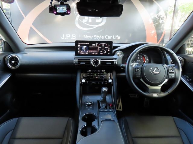 Lexus IS 2022-06 22984-2