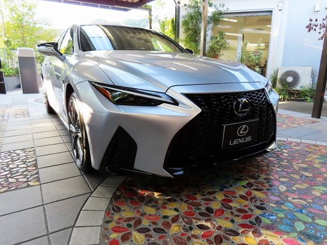 Lexus IS 2022-06 22984-13
