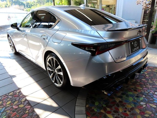 Lexus IS 2022-06 22984-10