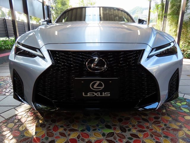 Lexus IS 2022-06 22984-3