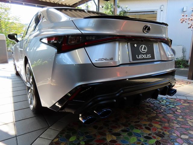 Lexus IS 2022-06 22984-1