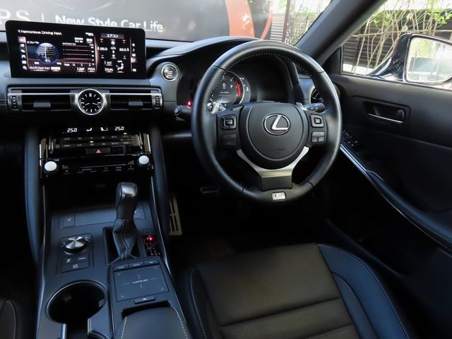 Lexus IS 2022-06 22984-17