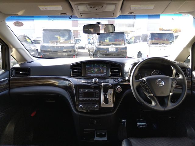 Nissan ELGRAND 2014-03 182886-2