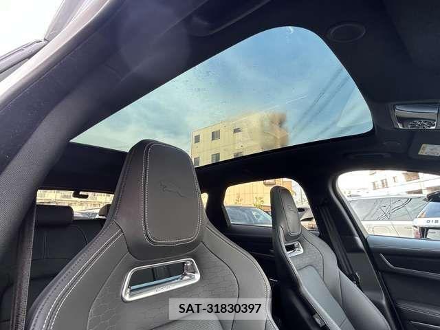 Jaguar F-PACE 2022-09 273166-2