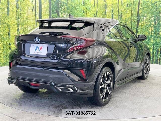 Toyota C-HR 2018-12 210437-18