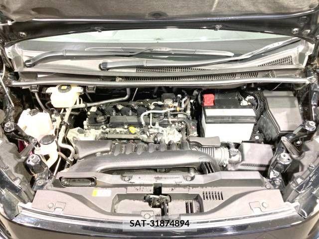 Toyota VOXY 2022-10 374059-18