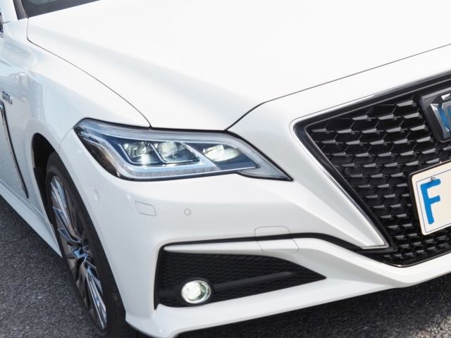 Toyota CROWN SEDAN 2018-09 28361-8