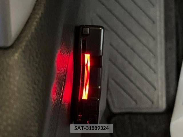 Toyota COROLLA CROSS 2023-04 372919-5