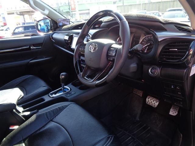 Toyota HILUX 2021-06 185692-25