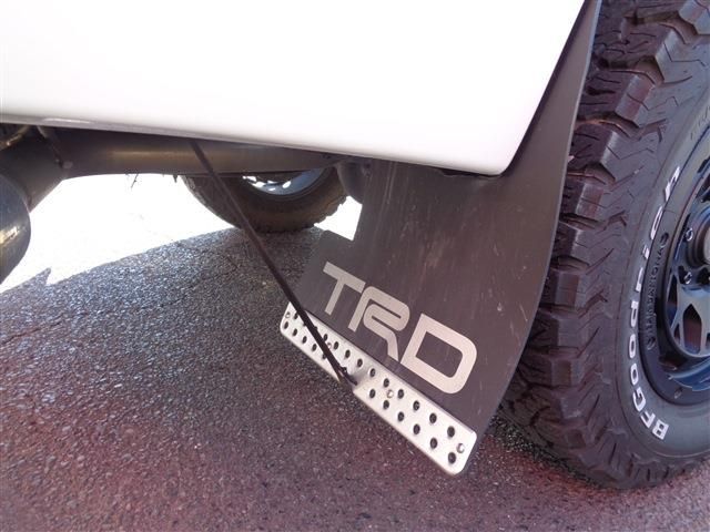 Toyota HILUX 2021-06 185692-22