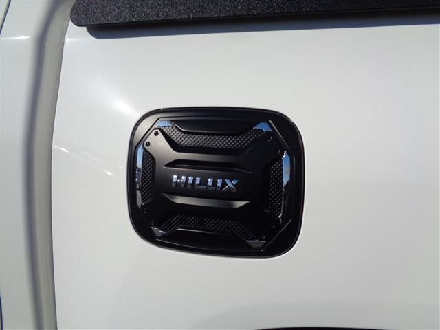 Toyota HILUX 2021-06 185692-15