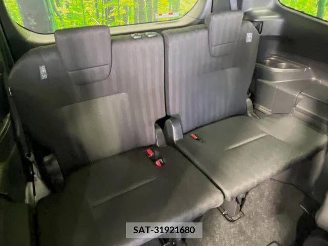 Toyota VOXY 2023-05 313602-10