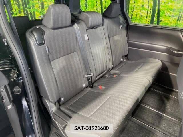 Toyota VOXY 2023-05 313602-9