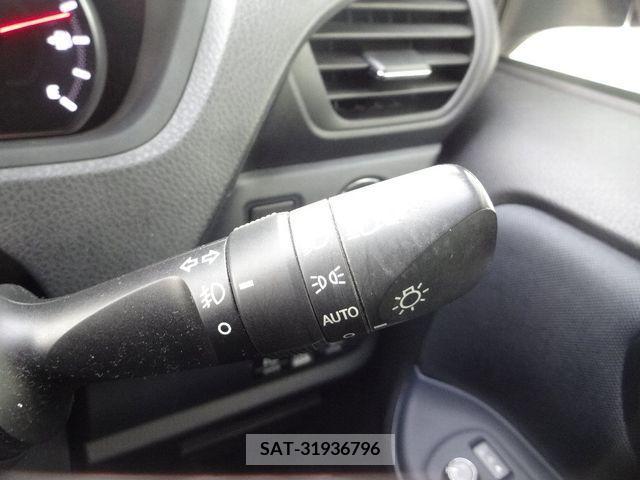 Toyota VOXY 2015-02 289026-17