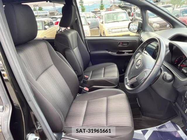 Toyota VOXY 2019-06 370345-8