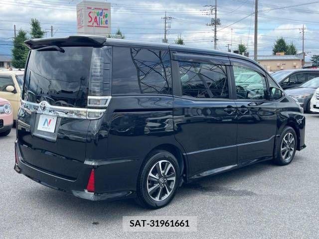 Toyota VOXY 2019-06 370345-18