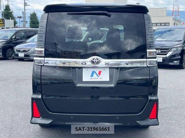 Toyota VOXY 2019-06 370345-16