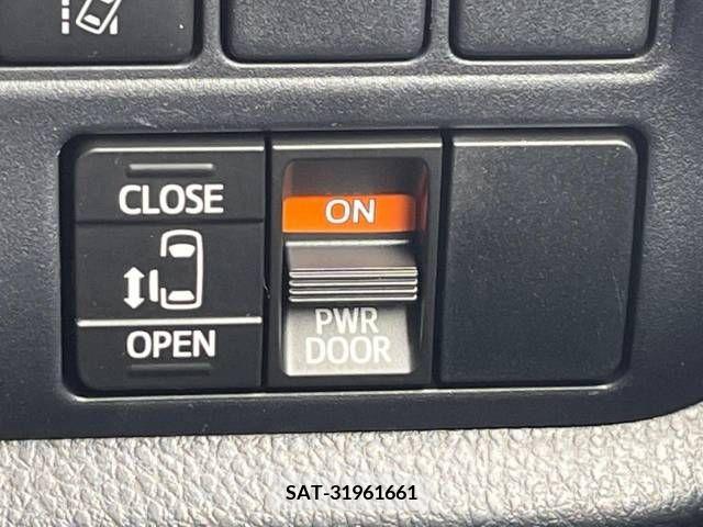 Toyota VOXY 2019-06 370345-3